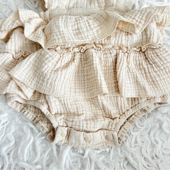 SHEIN Baby Girls Cream Tiered Ruffle Romper, Size 0-3M - Picture 4 of 7